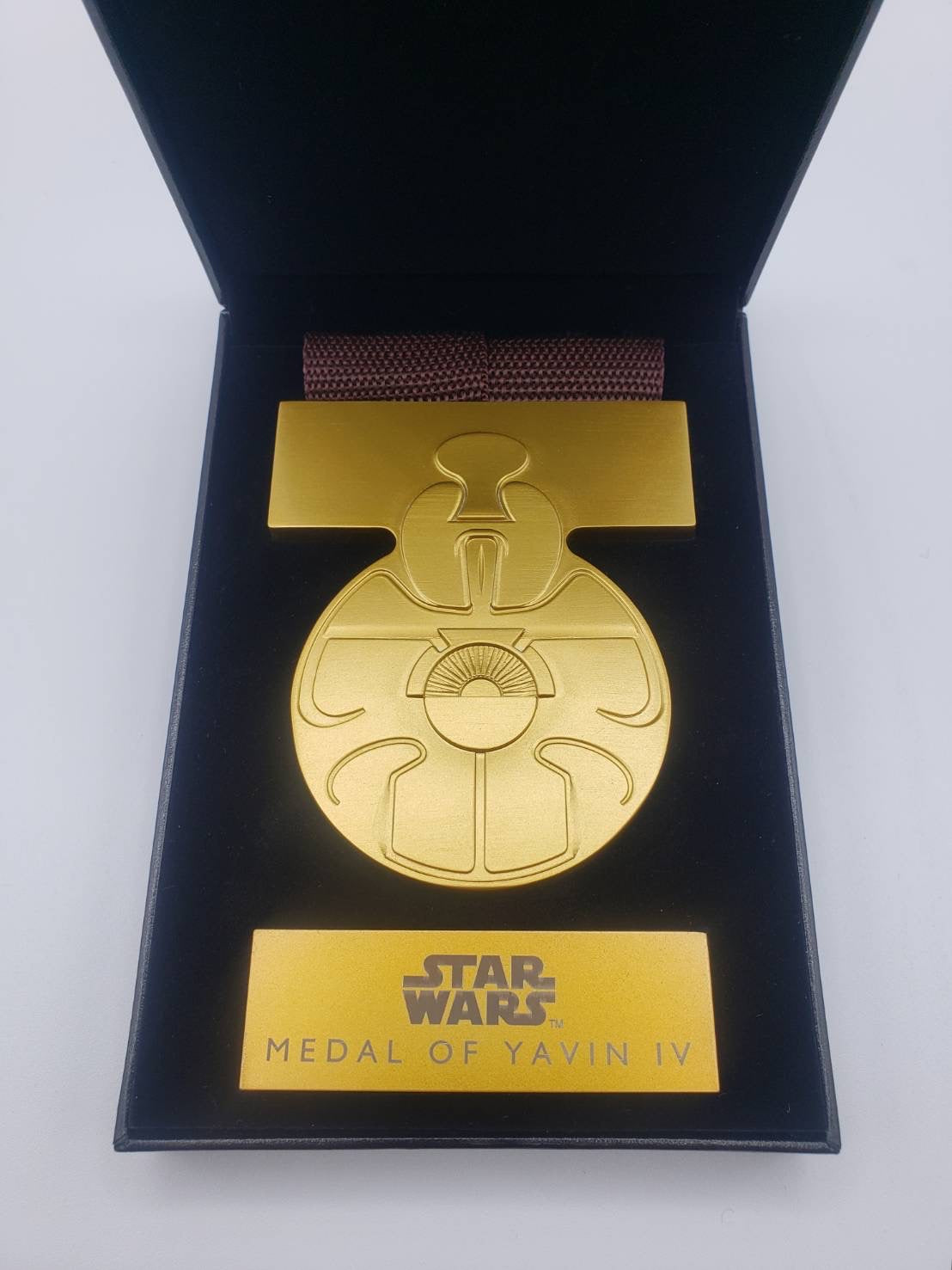 Star Wars Medal Of Yavin IV Pin Lanyard Disney Parks Exclusive